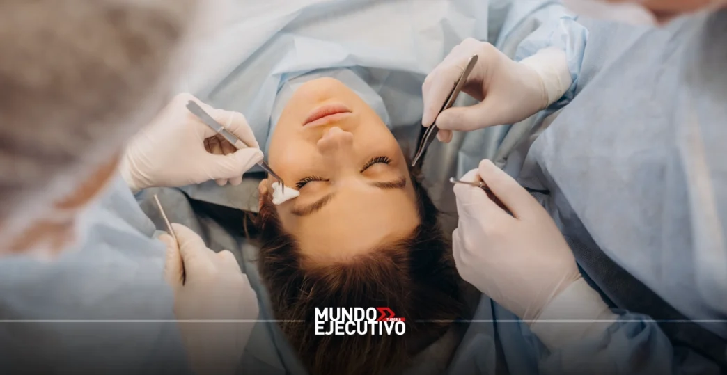 Buscan frenar cirugías estéticas en adolescentes en México